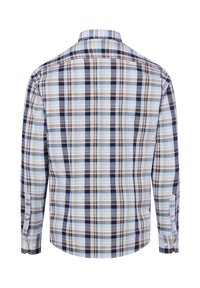 Camicia a maniche lunghe a quadri nei toni del blu, marrone e beige. Presenta un colletto aperto e polsini con bottoni, con orlo curvo e vestibilità rilassata.