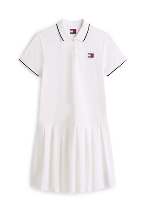 Λευκό κοντομάνικο φόρεμα πόλο με μαύρο περίγραμμα στον γιακά και τα μανίκια, ρεγκλάν με κουμπιά, πλισέ φούστα και μικρό λογότυπο Tommy Jeans στο στήθος.