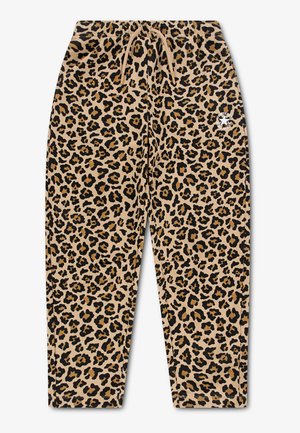 Pantalon imprimé léopard avec des taches beiges, noires et marron, taille élastique avec cordon de serrage et petit logo blanc Converse Star sur la cuisse droite.