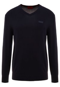 Maglione V con maniche lunghe di colore blu navy, realizzato in tessuto morbido. Presenta una piccola etichetta con il marchio sul petto e polsini a coste.