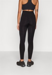 Champion SEAMLESS LEGGINGS SHOCK ABSORBER - Tamprės - black
