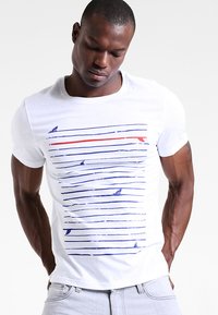 Pier One by Zalando - Trükipildiga T-särk - white Väikepilt 1