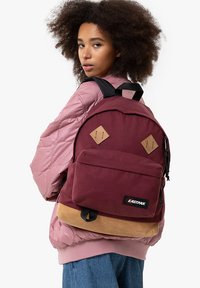 Eastpak WYOMING - Dagryggsäck - ep return burgundy