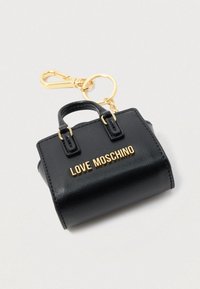 Piccola borsa a tracolla nera realizzata in materiale testurizzato, con hardware in tonalità oro, manici superiori e logo "LOVE MOSCHINO" sulla parte frontale.
