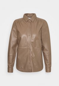 Braune Lederhemdjacke mit Knopfleiste, Kragen und langen Ärmeln. Verfügt über eine glatte Textur und Nahtdetails.