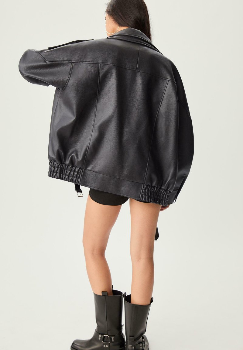 Leather Skirt Stradivarius Gonna Ecopelle Gonna A Pieghe Ecopelle - Main Image