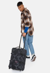 Eastpak TRANVERZ S x WHERE'S WALLY - Trolley - reflectcamoblac