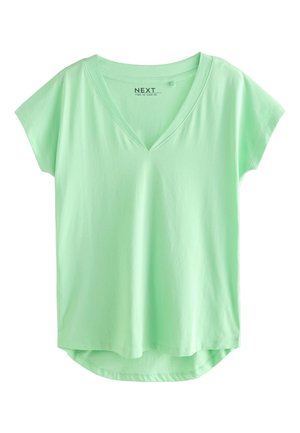 Lysegrøn kortærmet T-shirt med dyb V-hals, buet kant og blødt bomuldsmateriale. Etiketten viser "NEXT" indeni.