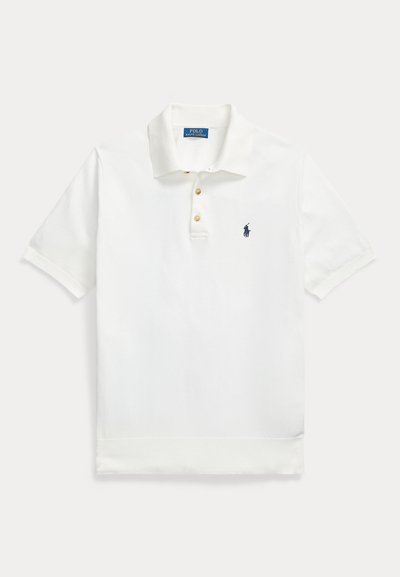 Λευκό κοντομάνικο πουκάμισο Polo Ralph Lauren με γιακά, τρία κουμπιά και μικρό κεντημένο λογότυπο παίκτη πόλο σε σκούρο μπλε στο στήθος.