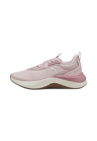 Scarpa sportiva di colore rosa chiaro con tomaia in rete, suola in gomma e dettagli testurizzati. Presenta un colletto imbottito e un sistema di allacciatura simmetrico.