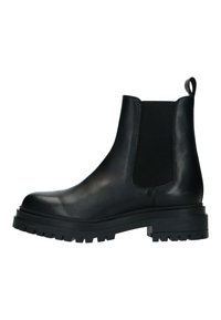 Zwarte leren Chelsea boots met elastische zijpanelen, afgeronde neus en een stevige profielzool. Voorzien van een trekband aan de achterkant voor gemakkelijk aan- en uittrekken.