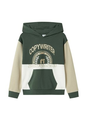 Sweatshirt à capuche avec un design en blocs de couleur vert, beige et blanc, arborant le texte imprimé "COPYWRITER" et une poche kangourou à l'avant.