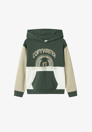 Sweatshirt à capuche avec un design en blocs de couleur vert, beige et blanc, arborant le texte imprimé "COPYWRITER" et une poche kangourou à l'avant.