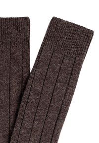 Calze a ginocchio marroni a coste con una finitura testurizzata e bordo elastico. Il design presenta righe verticali per un tocco di dettaglio in più.