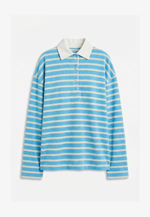 Pikad käised sinise ja valge horisontaalse triibuga särk, valge krae ja ees kolm nööpi.