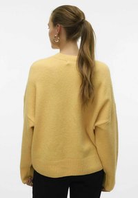 Vero Moda VMBOOM O NECK PULLOVER - Trui - sunburst