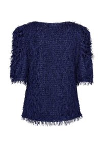 Marinblå frans topp med bred halsringning, korta ärmar och en texturerad yta som ger ett lager-på-lager, ruggigt utseende.