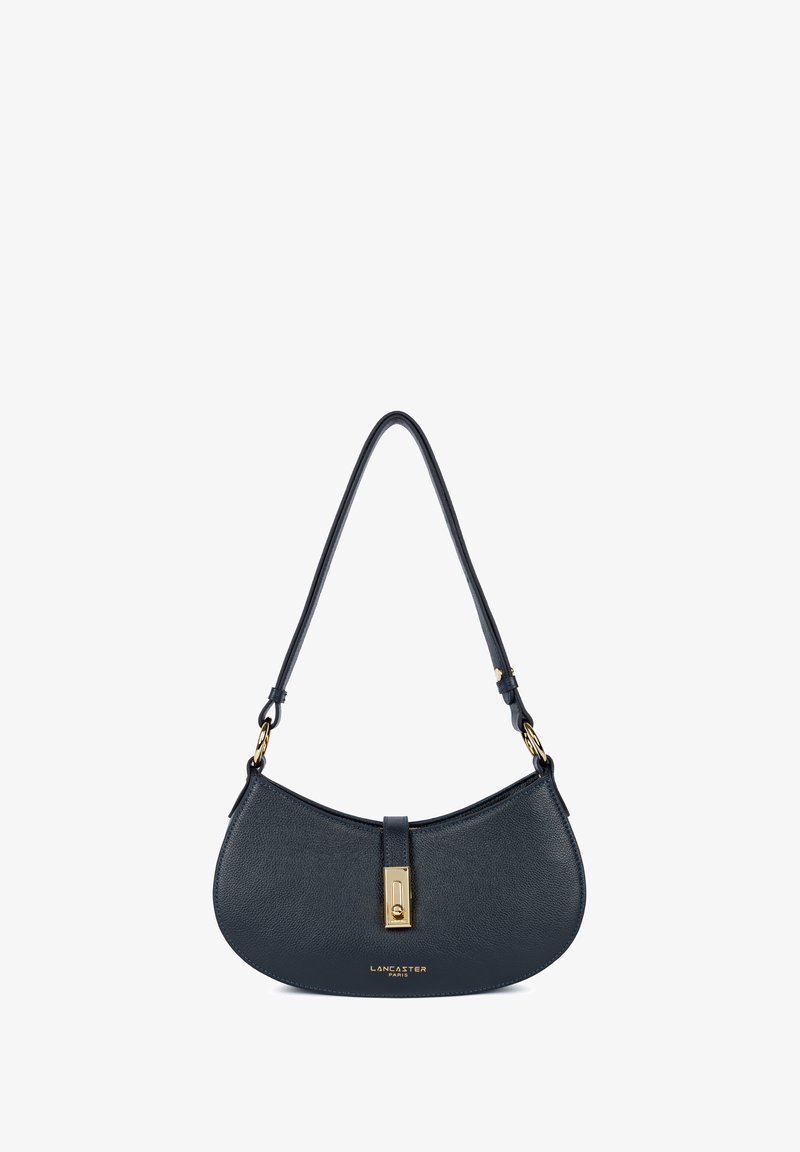 Sac à bandoulière en cuir noir avec fermoir tourniquet doré, sangle réglable et logo "Lancaster Paris" embossé en doré.