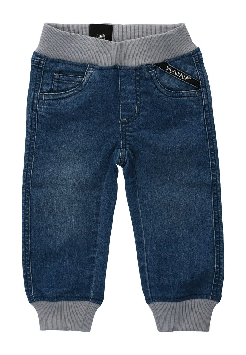Joggers de mezclilla con un lavado azul oscuro, cinturilla acanalada gris, diseño de cinco bolsillos y puños ajustados. Presenta una etiqueta de marca en la cinturilla.