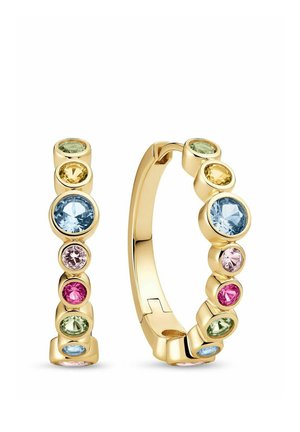 Guldøreringe i hoop-stil med multifarvede runde ædelstene i nuancer af blå, pink, gul og grøn, arrangeret i et lodret mønster.