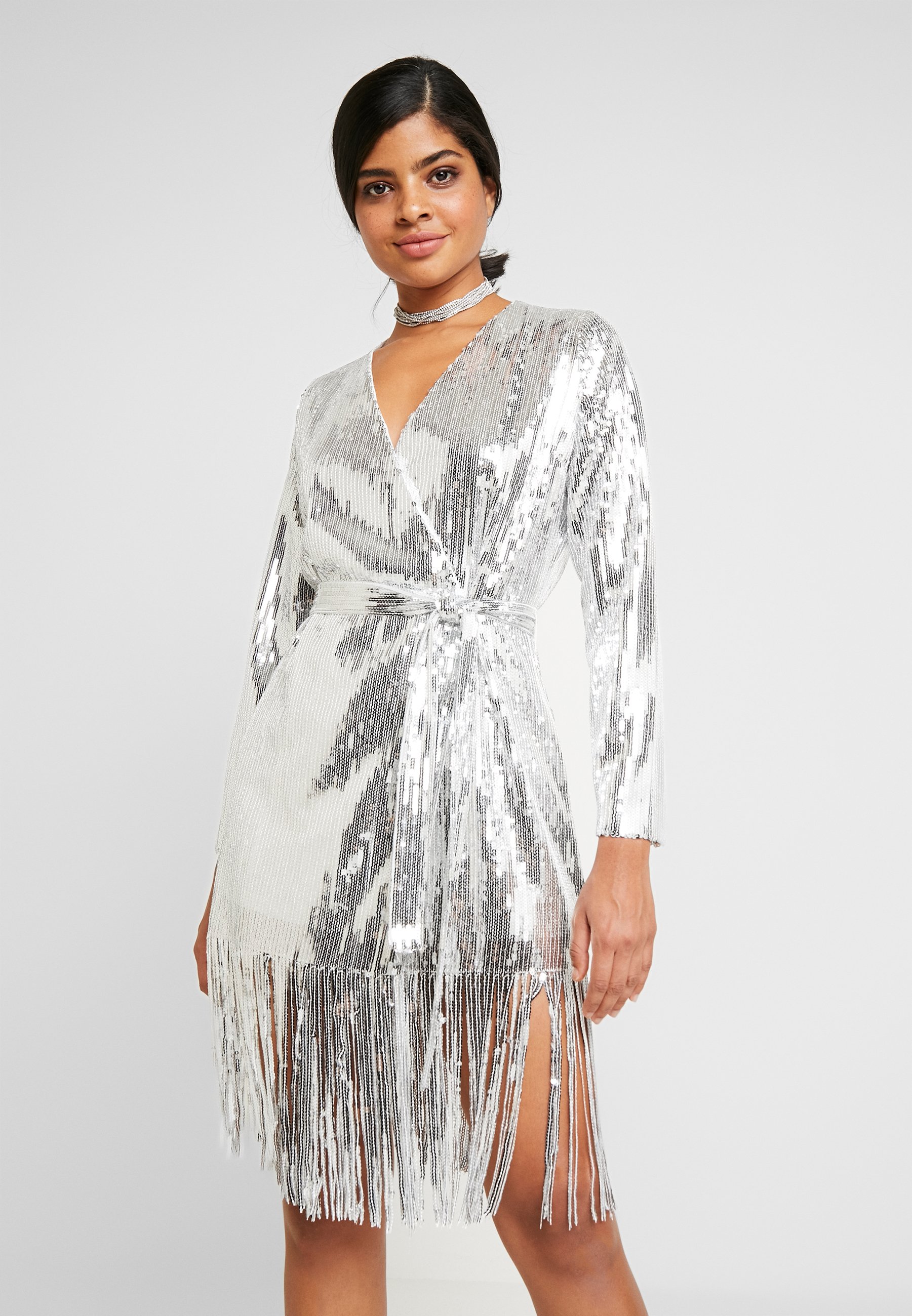 Nly by Nelly WRAP FRINGE SEQUIN DRESS Cocktailjurk Nly by Nelly SEQUIN WRAP GOWN Galajurk silver Zalando.nl