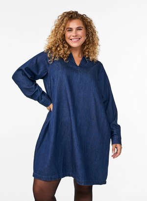 Zizzi, MIT V AUSSCHNITT UND KRAGEN - Vestito di jeans - dark blue denim