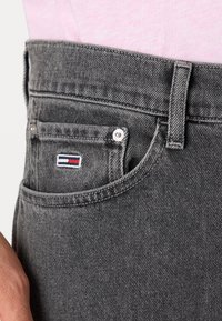 Tommy Jeans SKATER CARPENTER  - Tesařské džíny - denim black