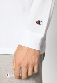 Champion ICONS CONTRAST CREWNECK LONG SLEEVE  - Langærmet T-shirt - white