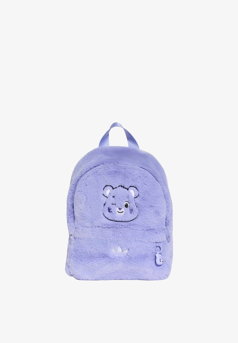 Petit sac à dos en peluche violet avec une broderie de visage d'ours clin d'œil et un curseur de fermeture éclair en forme d'ours sur la poche avant.