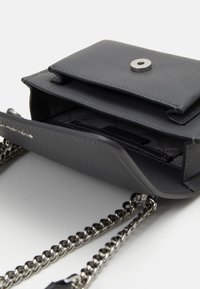 MICHAEL Michael Kors CLAIRE XBODY - Rankinė per petį - slate