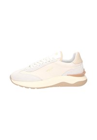 Weiße und beige Sneaker mit Wildleder- und Lederstrukturen, ausgestattet mit einer gepolsterten Sohle, rundem Zehenbereich und dezentem Branding an der Seite.