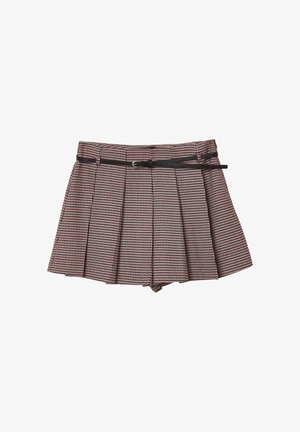 Pleated shorts in a red and black houndstooth pattern, featuring a black belt with a silver buckle. Made from woven fabric.