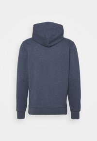 Mörkblå huvtröja tillverkad av strukturerad väv, med huva, långa ärmar och ribbade muddar och nederkant. Bakvy utan synliga logotyper.