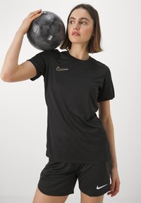 Nike Performance TOP BRANDED - Spordi T-särk - black/metallic gold