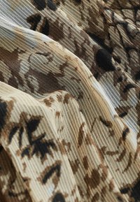Next REGULAR FIT - Maxinederdele - green animal snake print