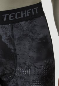 adidas Performance TECHFIT - Retuusid - black