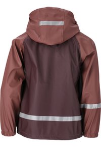 Chaqueta impermeable en colores marrón oscuro y óxido, con capucha y franjas reflectantes plateadas, puños elásticos y una textura suave.