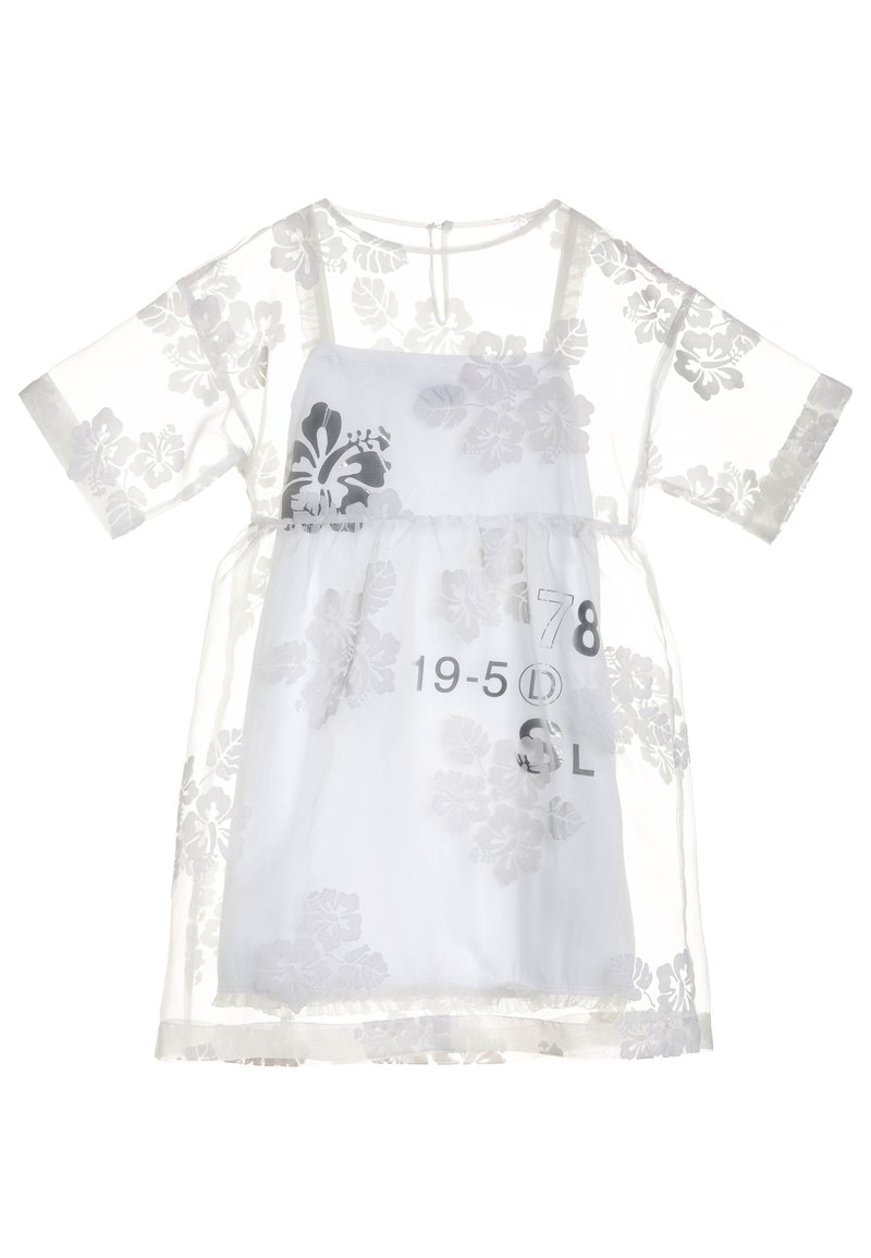 Bílé šaty s květinovou výšivkou a průhledným přehozem, s krátkými rukávy, kulatým výstřihem a tištěnými detaily v šedé barvě na přední straně.