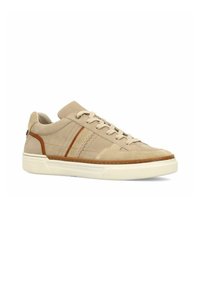 Beige suède sneakers met textuurpanelen, bruine leren accenten en een witte rubberen zool. Heeft een vetersluiting en gestikte details.