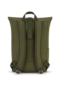 Olíva zöld hátizsák, strukturált formával, szövet anyagból, állítható párnázott pántokkal, felső hurkokkal és ezüst színű fém kiegészítőkkel.