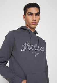 CLOSURE London FEARLESS HOODY - Camisola - charcoal