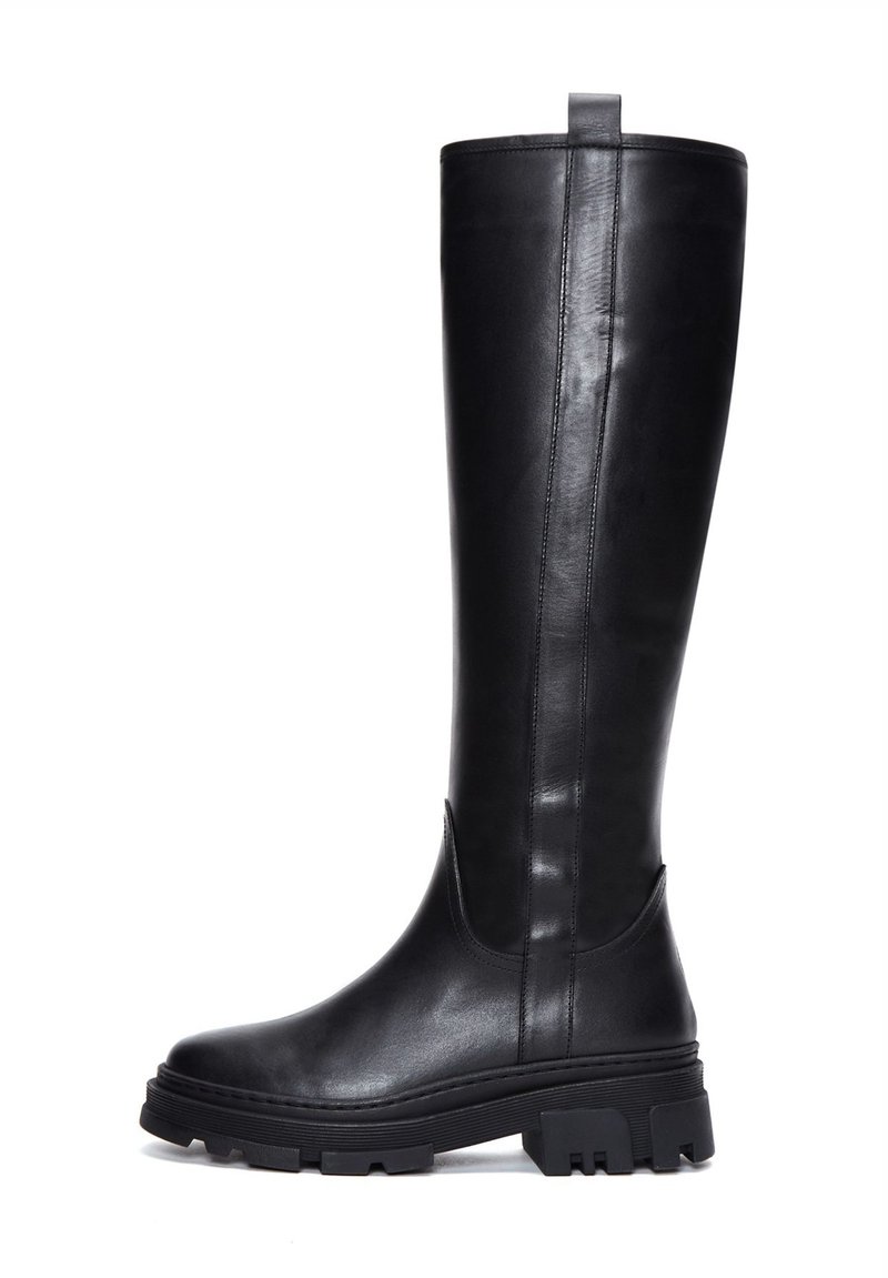 Stivali neri in pelle al ginocchio con una superficie liscia, punta arrotondata e suola in gomma per una migliore aderenza. Presentano un linguetta sul retro.
