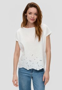 s.Oliver MIT STICKEREI - Print T-shirt - creme