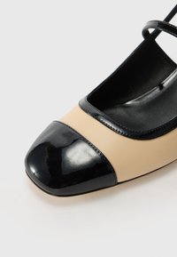 Stuart Weitzman MAEVE MARY JANE  - Tacones - barely beige/black