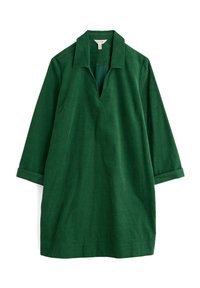 Abito di lino verde con colletto, maniche a tre quarti e un taglio a V nella scollatura. Tessuto liscio, design casual.