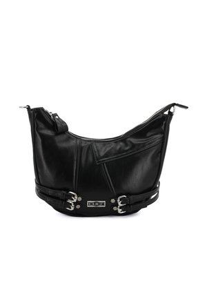 Borsa a spalla in pelle nera con chiusura a zip, caratterizzata da un design testurizzato, dettagli in metallo argentato e spallacci regolabili.
