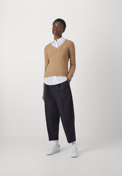 Polo Ralph Lauren CABLE KNIT COTTON V NECK SWEATER - Pulover - camel