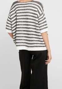 MAX&Co. Sweter
