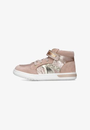Sneaker alto in suede rosa con accenti dorati metallici, dettagli glitter e suola in gomma bianca; fissato con lacci e una fascia in velcro.