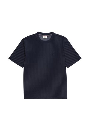 T-shirt blu navy a maniche corte con sottili righe verticali bianche e un piccolo logo ricamato sul petto sinistro.